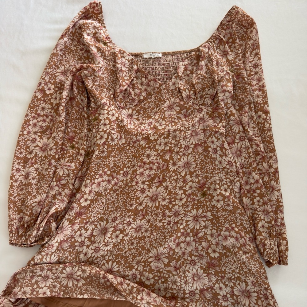Timing Floral Top in Tan and Cream